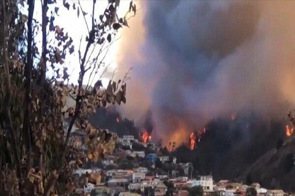 ده ها خانه در شیلی در محاصره آتش قرار گرفتند