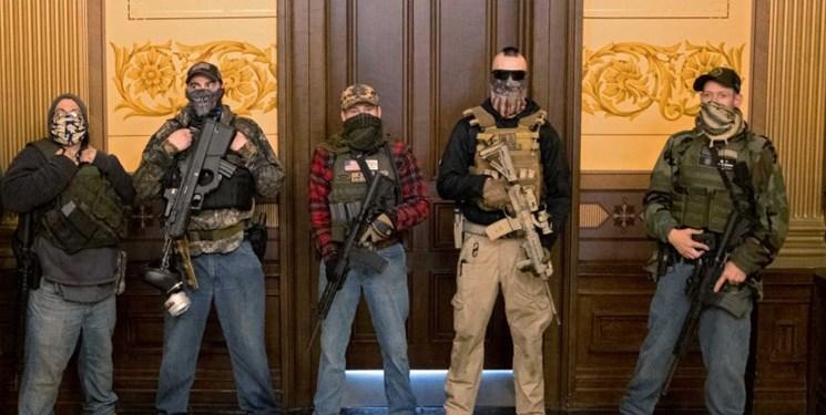 عکس و فیلم ، یورش معترضان مسلح به ساختمان ایالتی کنگره آمریکا در میشیگان
