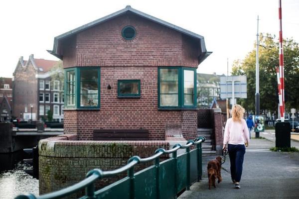 تور هلند: اتاقک های روی پل؛ متفاوت ترین هتل ها در کنار کانال های آمستردام