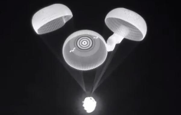 ناسا و اسپیس ایکس مشکل چتر نجات کپسول دراگون را آنالیز می نمایند